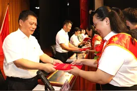 南宁市青秀区领导班子成员确定，两位主要负责人亮相主题活动图片