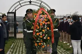 西安市青少年清明节祭奠英烈活动举行图片