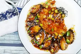 鲍鱼捞饭：餐厅高档菜在家也能轻松做，软滑适口，拌米饭最过瘾图片