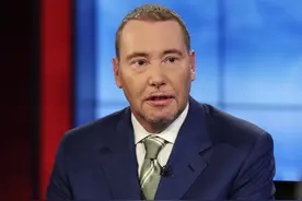 美元地位岌岌可危，美国精英悲观消极：不出十年，中国将超越美国图片