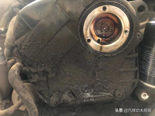 小伙淘了台二手奥迪Q5，不光烧机油还到处漏油，一次修复秒变新机