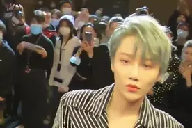 为何说整过容别在强光下拍照？看刘雨昕就懂了，鼻子真是全脸之光图片