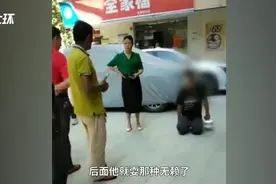 男子点霸王餐被抓后跪地耍赖，店家无奈准其离开图片