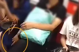 深圳一男子坐地铁时伸出“咸猪手” 身旁两女子忍气吞声保持沉默视频封面