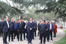 陕西省政协副主席李晓东一行莅临陕西师范大学附属中学调研指导工作图片