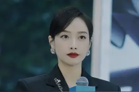 宋茜严寒下光腿营业，冷到裹粉色Hello Kitty毯子，这反差萌太可了图片