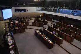 看谁还能挡得住？港府决定给港警加薪，曾被反对派议员多次阻挡图片