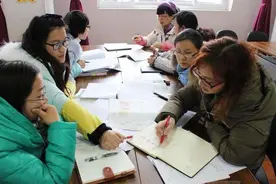 校长让成绩倒数第一的老师作检讨，老师质问：哪个学校没倒数第一图片