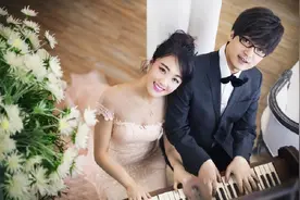 玖月奇迹离婚后，王小玮首现身，整个人比离婚前更漂亮更有女人味图片