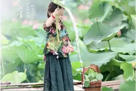摄影师妈妈给女儿拍的暑假照，萌翻了整个朋友圈图片