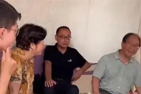 山东学霸不愿报清华，老师组团上门劝，父母不愿干预：再复读咋办图片