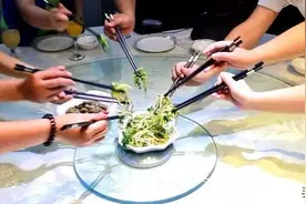 到底怎么与乙肝患者相处才是科学合理呢？图片