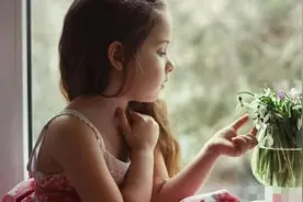 寄人篱下的孩子为生活学会委屈讨好！家长反思再苦孩子也要自己带图片