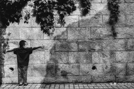 惊叹于黑白摄影的魅力，光影和线条的结合图片