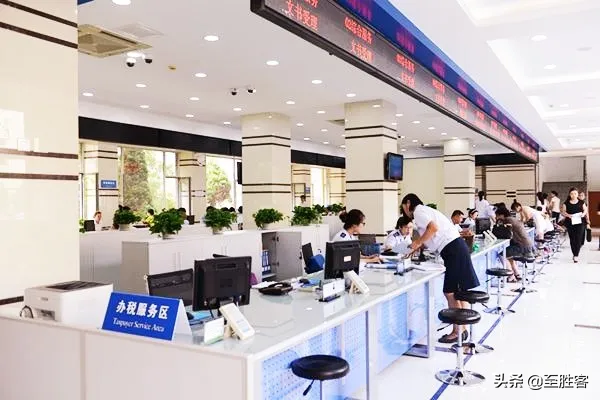 办银行卡需要什么证件和材料（开便利店需要办理哪些证件）