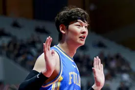 国产模仿帝实力模仿王哲林，赵继伟笑翻了，王哲林这样回应图片