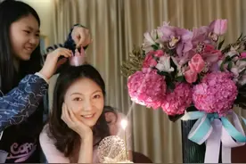 张艺谋娇妻陈婷庆39岁生日，生三娃状态依旧少女，戴婚戒秀恩爱图片