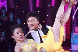潘晓婷早年参加节目，与男演员一起跳舞，舞姿曼妙，网友纷纷叫好图片