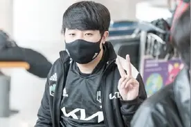 25岁的Faker离服兵役不远了！Khan说道：没有人能够逃避兵役图片