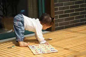 走路迟就是比别的孩子笨？别让宝宝一出生就成为你的“攀比工具”图片