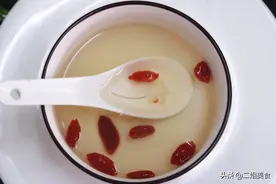枸杞泡水营养多，但这几点要注意，早知道早受益，以后别弄错了图片