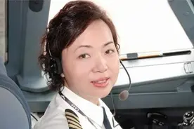 中国空军王牌女飞行员，退役后航空公司抢破头，成最贵民航女机长图片