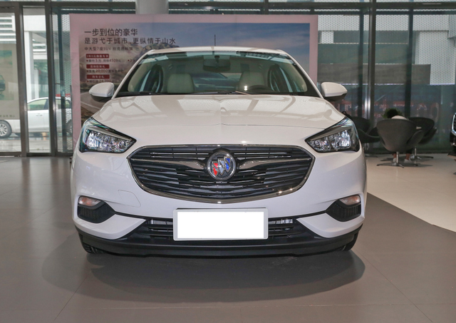 别克凯越要火？从8.39万降至5.45万起，百公里油耗4.7L