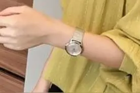 新推出了新款大码女装，适合120斤以上女人！穿上后瘦出好身材图片