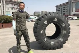 川藏线上推轮胎的人：只需半个月，就可以赚到一百万图片