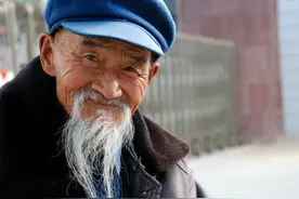 不论男女，睡觉前尽量别做这4件事，为了健康，再舒服也尽量忍住图片