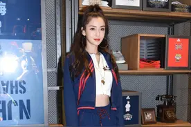 杨颖穿运动套装大秀小蛮腰，完全看不出来她生过孩子图片