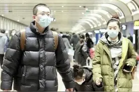 凤凰传奇玲花6岁女儿罕露面，一家三口低调同框，女儿身高瞩目图片