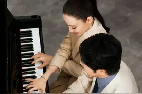 幸福！郎朗吉娜合体拍大片 金童玉女四手联弹图片