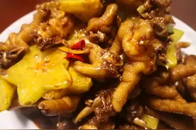 别拿水果不当菜，酸甜的杨桃，酱香Q弹的鸡脚，好吃停不了图片