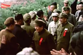 赛福鼎中将回忆初次见毛主席的情形：看戏的时候，他挡了我的视线图片