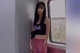 地铁偶遇漂亮女神图片