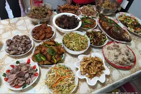 年夜饭，大姐和姐夫做了16道菜，网友：北方农村的，还好意思晒图片