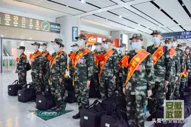 快看，他们到家了！图片