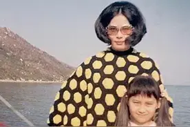 看一看赌王的各房太太年轻时都长什么样才会被赌王看上？图片