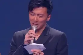 中秋晚会的抓马现场：唱歌错词，合唱不张嘴，还有人表演没到现场图片