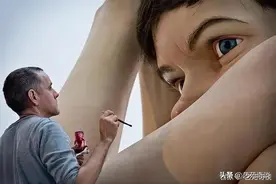 巨型超写实人体雕塑，庞大而又逼真，网友：真怕他们动起来图片