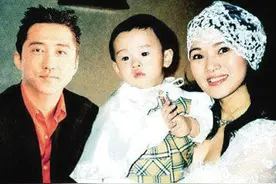 伊能静18岁儿子近照，长发浓妆打扮女性化，对镜头吐烟雾太妩媚图片