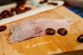 每周吃鱼的量达到这个数，死亡风险可以降低15%！但吃哪种鱼好？图片