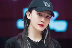 姐姐们人美时尚感还强，极具新意的发现巨显年轻，照搬也不突兀图片