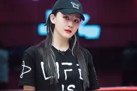 姐姐们人美时尚感还强，极具新意的发现巨显年轻，照搬也不突兀图片