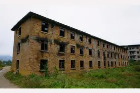 河北一废弃军工厂，规模巨大十分壮观，现门庭冷落一片萧条图片