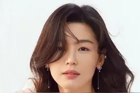 女人脸上这4处有痣，是天生的“气质美女”，中一个颜值都不差图片