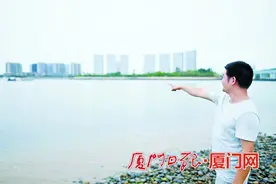 厦门：四人在海里浮浮沉沉 男子冲上来一一救起 遇险者家属辗转寻到做好事后悄然离开的恩人图片