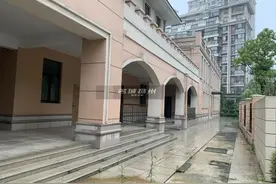 空置两年，大门紧锁！扬州这所幼儿园图片