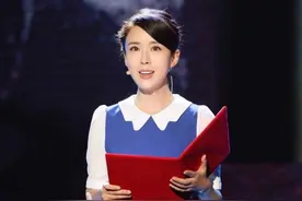 颜丹晨“天然颜值”美出圈，穿蓝色连衣裙上央视，气质太惊艳图片